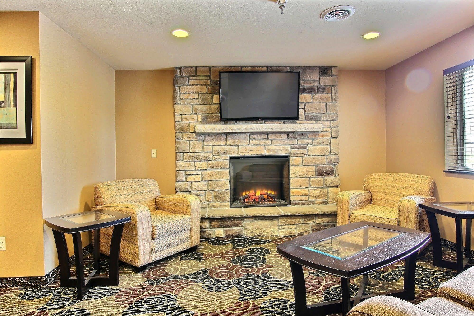 Amerivu Inn And Suites - Crookston Eksteriør billede